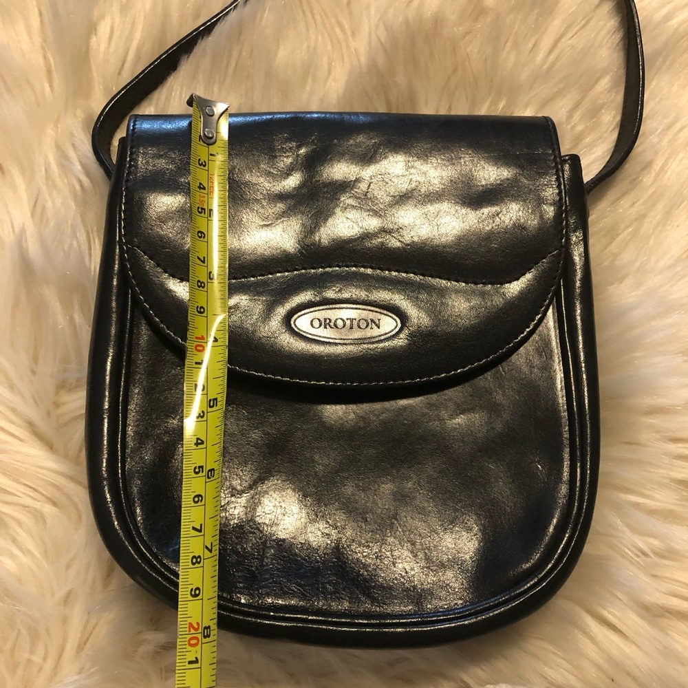 Oroton black leather crossbody purse with snap flap and slip pocket on back - Picture 9 of 9